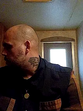 BigriskDaddy92 online show from December 2025 10:42:01 PM