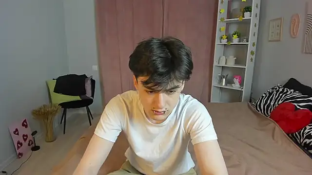 Snapshot of kevinhunter_ chatting on November 2025 09:10:01 AM kevinhunter online show from November 2025 09:10:01 AM