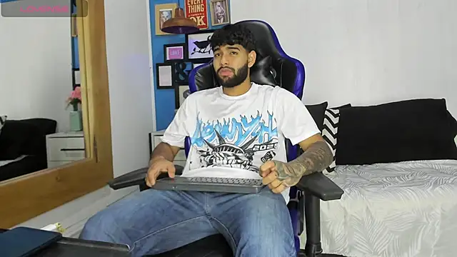 Jesuss77  online show from November 2025 02:06:01 PM