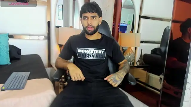 Jesuss77  online show from November 2025 02:06:01 PM