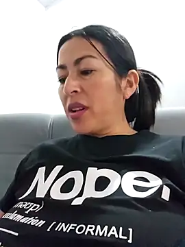 JustSamantha  online show from December 2025 09:42:01 PM