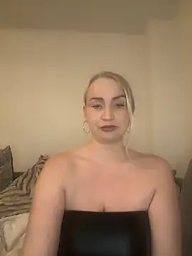 BootyQueenApril online show from November 2025 09:48:02 PM
