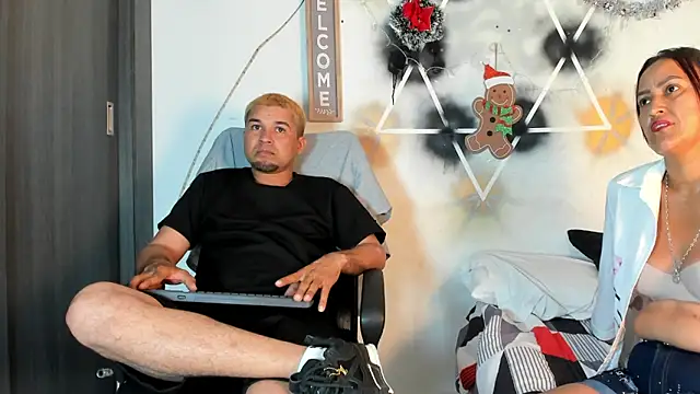 StephaniaAndRandy online show from December 2025 01:24:02 PM