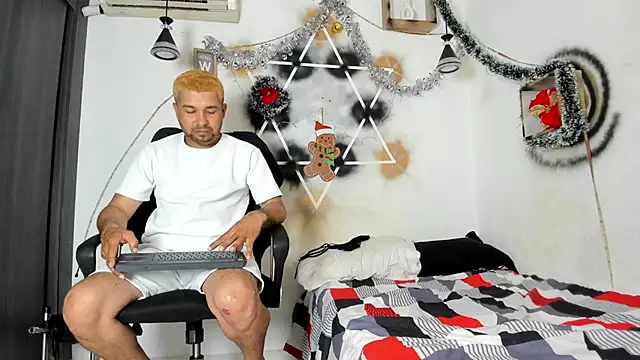 StephaniaAndRandy online show from December 2025 01:59:02 PM