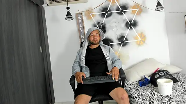 StephaniaAndRandy online show from January 2026 01:18:02 PM