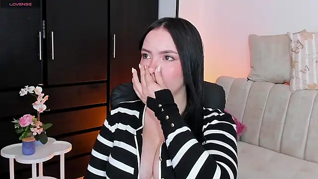 Lauren nicole online show from March 2026 01:57:01 PM