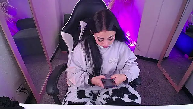 vallolett online show from March 2026 07:50:01 PM