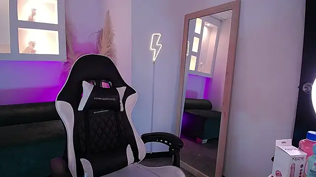 vallolett online show from March 2026 11:25:01 PM