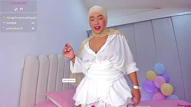 Amira-Zahra online show from May 2026 10:40:01 PM