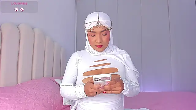 Amira-Zahra online show from June 2026 10:26:01 PM