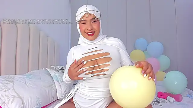 Amira-Zahra online show from April 2026 09:39:01 PM