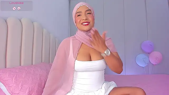 Amira-Zahra online show from May 2026 10:31:01 PM