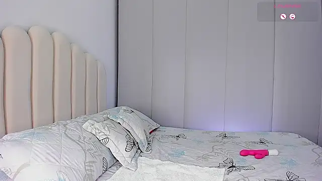 Amira-Zahra online show from February 2026 10:04:01 AM