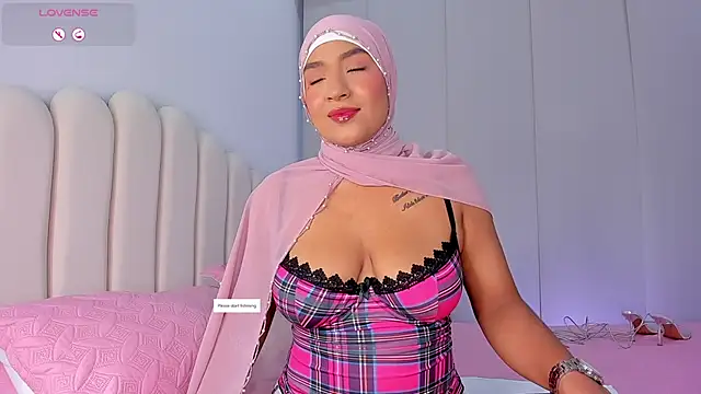 Amira-Zahra online show from June 2026 10:52:01 PM