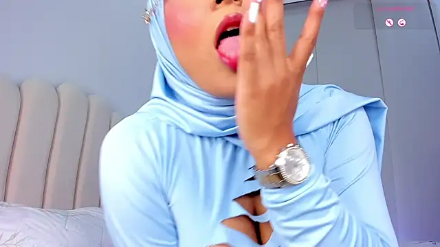 Amira-Zahra online show from April 2026 10:17:02 PM