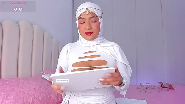Amira-Zahra online show from June 2026 10:09:02 PM