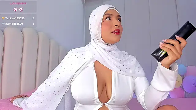Amira-Zahra online show from May 2026 09:23:02 PM