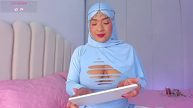 Amira-Zahra online show from June 2026 11:02:01 PM