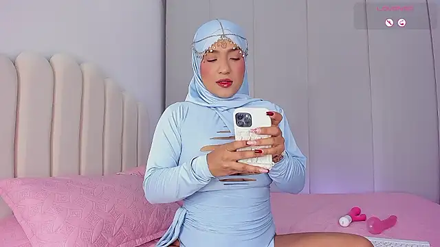 Amira-Zahra online show from February 2026 09:31:01 AM