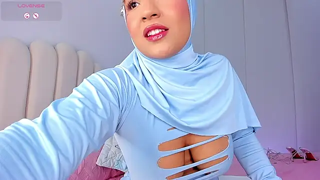 Amira-Zahra online show from June 2026 10:40:02 PM