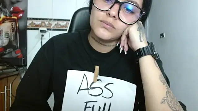 Snapshot of SLUT_MESSY_DIRTY chatting on November 2025 09:03:02 PM SLUT MESSY DIRTY online show from November 2025 09:03:02 PM