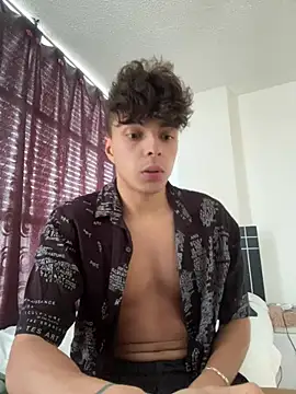 Snapshot of RossStrom chatting on January 2026 05:05:02 PM RossStrom online show from January 2026 05:05:02 PM