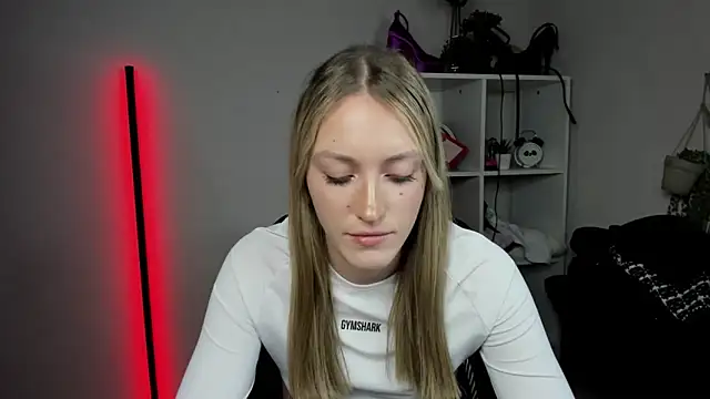 EvelynBlond online show from April 2026 03:17:01 PM