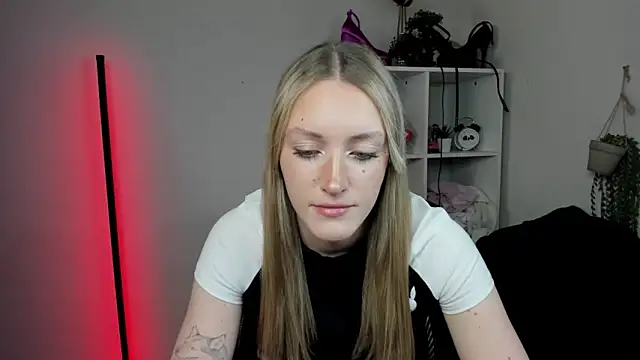 EvelynBlond online show from April 2026 12:39:01 PM