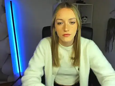 EvelynBlond online show from November 2025 06:24:01 AM