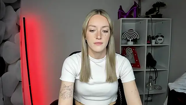 EvelynBlond online show from February 2026 01:30:01 PM