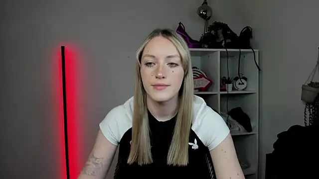 EvelynBlond online show from April 2026 12:29:01 PM