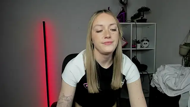 EvelynBlond online show from March 2026 06:35:02 PM