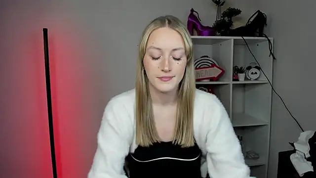 EvelynBlond online show from March 2026 01:33:02 PM