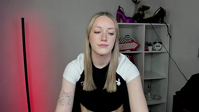 EvelynBlond online show from March 2026 01:22:02 PM