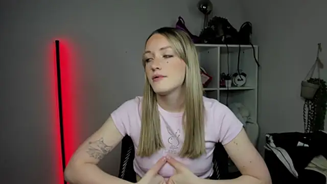 EvelynBlond online show from April 2026 12:33:02 PM