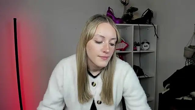 EvelynBlond online show from March 2026 06:28:02 PM