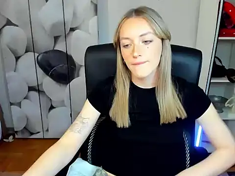 EvelynBlond online show from November 2025 01:33:01 PM