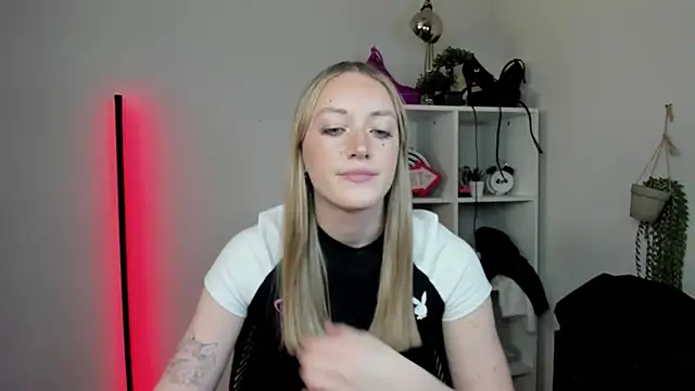 EvelynBlond online show from April 2026 12:50:01 PM