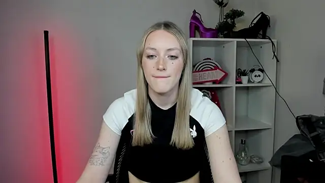 EvelynBlond online show from March 2026 01:32:02 PM