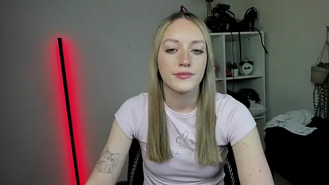 EvelynBlond online show from April 2026 12:31:02 PM