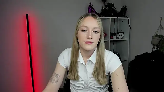 EvelynBlond online show from April 2026 12:32:02 PM