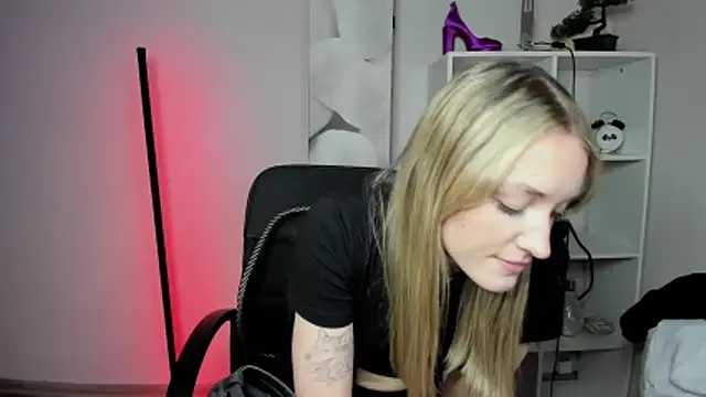 EvelynBlond online show from March 2026 07:21:02 PM