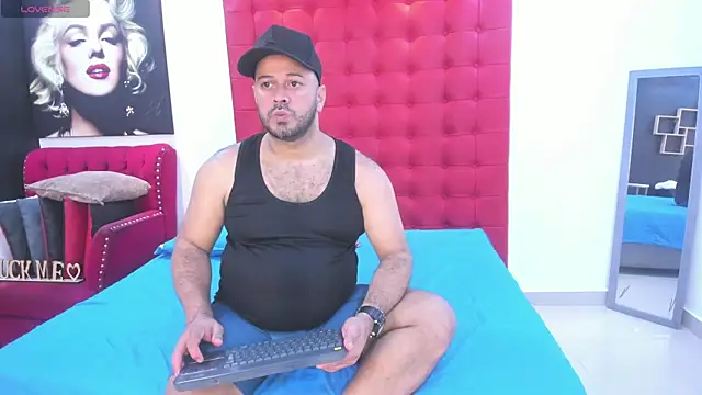 Snapshot of Christopher_Cruz_ chatting on December 2025 11:09:01 PM Christopher Cruz online show from December 2025 11:09:01 PM