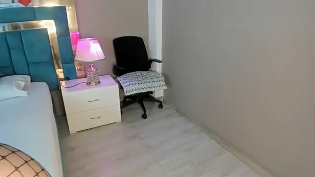 LiiaVelvet online show from April 2026 04:27:02 AM