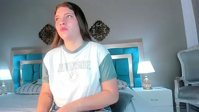 LiiaVelvet online show from December 2025 04:33:01 PM