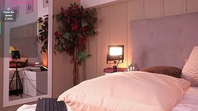 melaniebrett online show from March 2026 07:51:01 PM