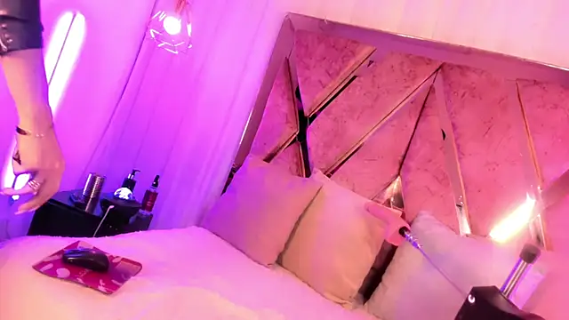 atenea taylor  online show from January 2026 04:29:02 AM