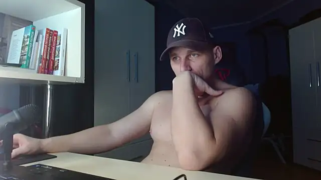 Poliglotjoe1 online show from December 2025 08:48:02 AM