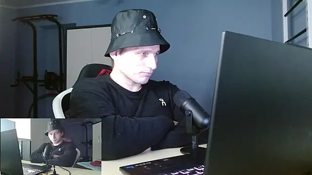 Poliglotjoe1 online show from February 2026 08:39:01 PM