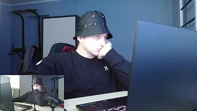 Poliglotjoe1 online show from February 2026 11:39:02 AM